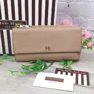 Henri Bendel NWOT Long Wallet